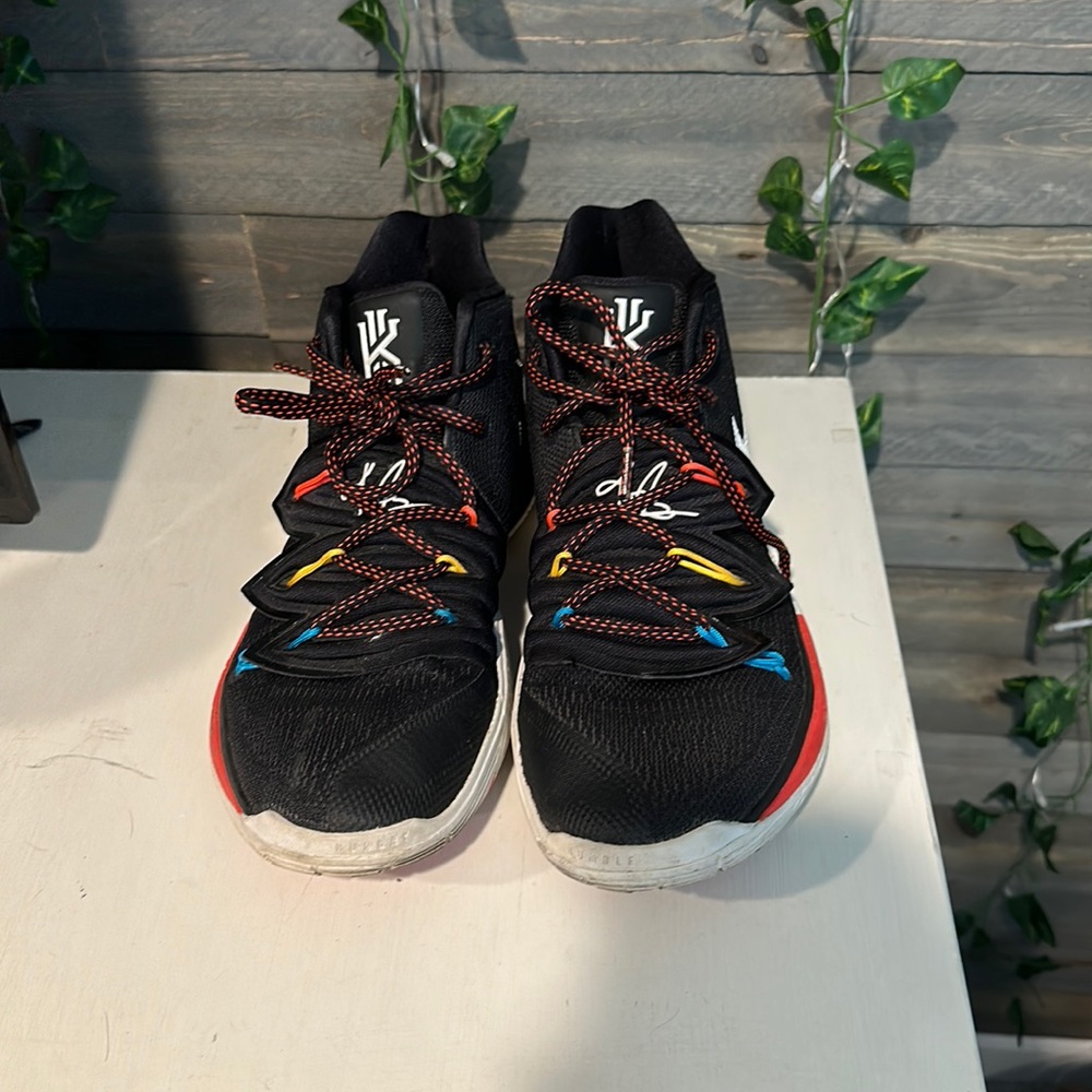 Kyrie 5 friends
